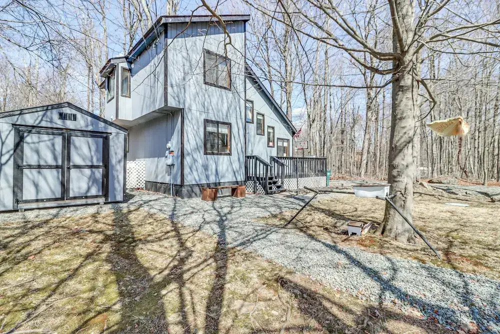 3 Mi to Tobyhanna State Park: Home w/ Serene Deck!