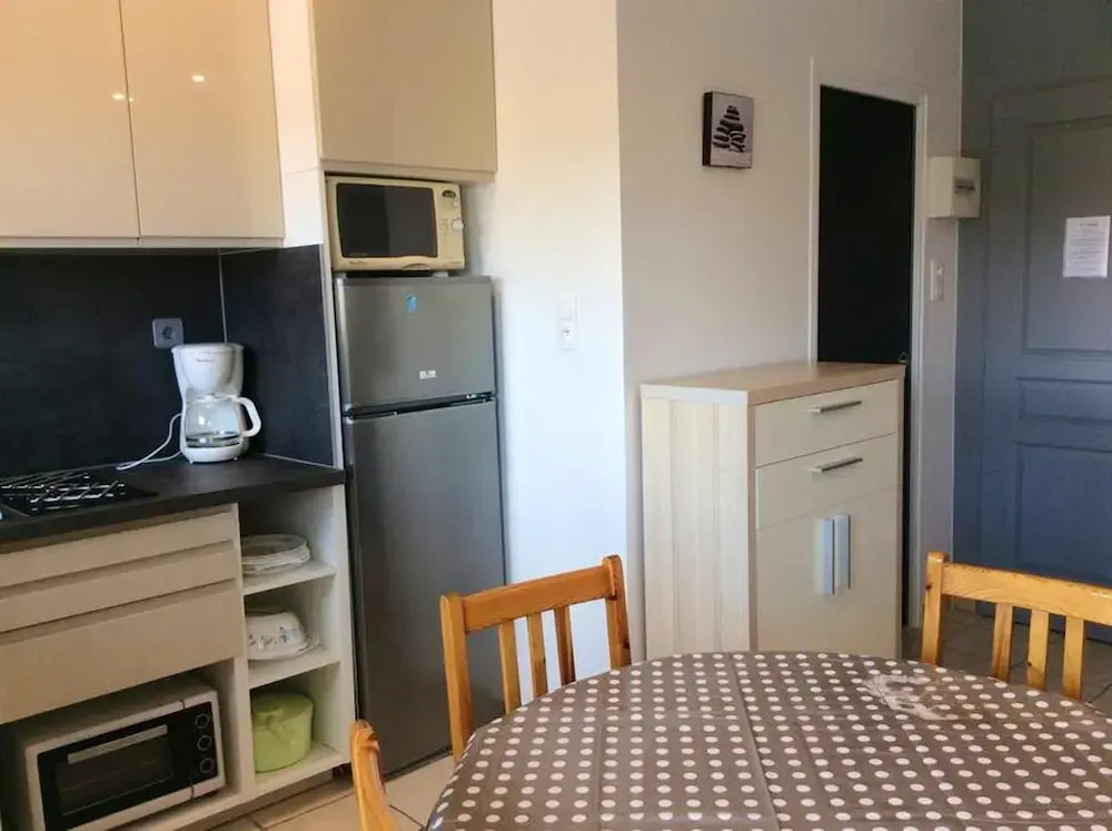 Studio in Hyères, With Wonderful sea View, Enclosed Garden and Wifi - 50 m From the Beach
