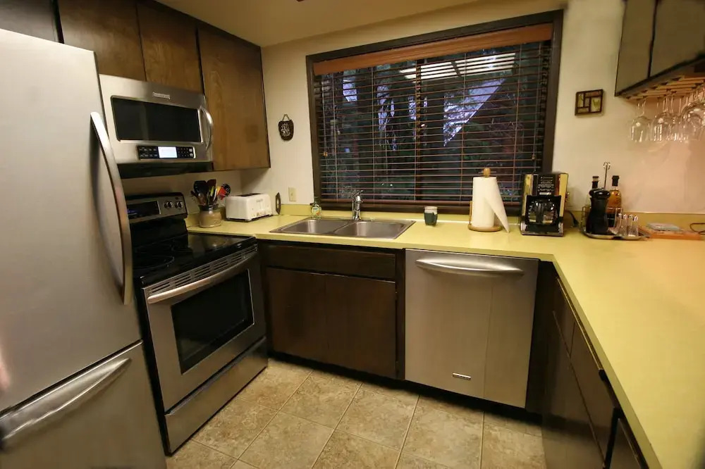 Snowline Cabin 35 - A pet-friendly country cabin, Now has air conditioning