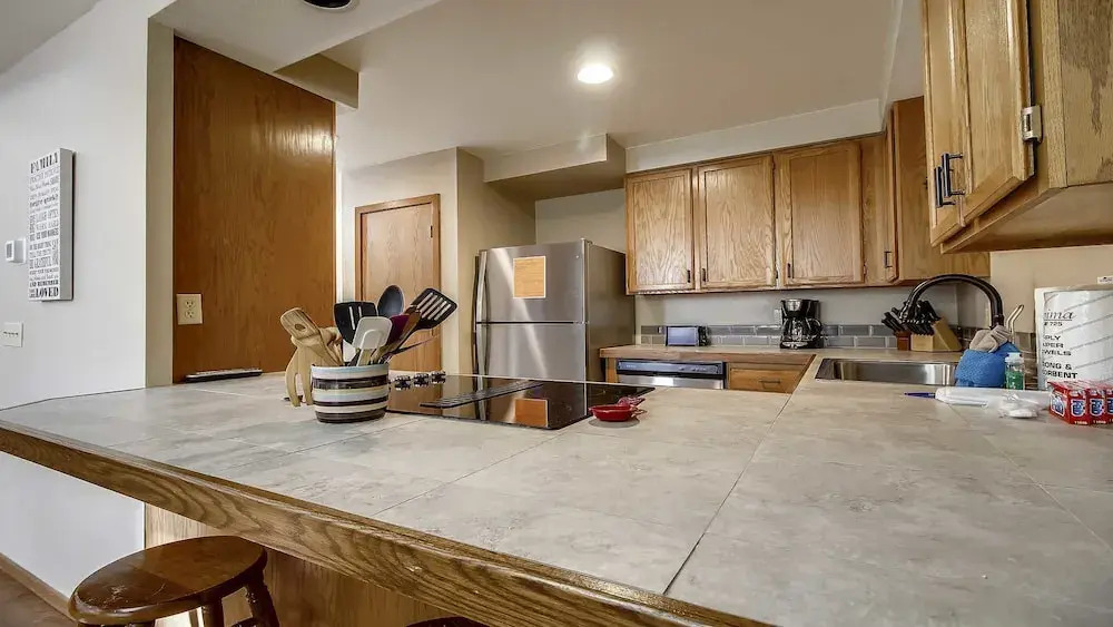 Skyline Condo 02
