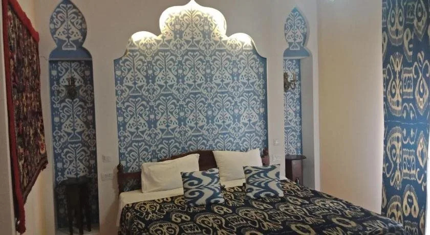 Bibi-Khanym Hotel
