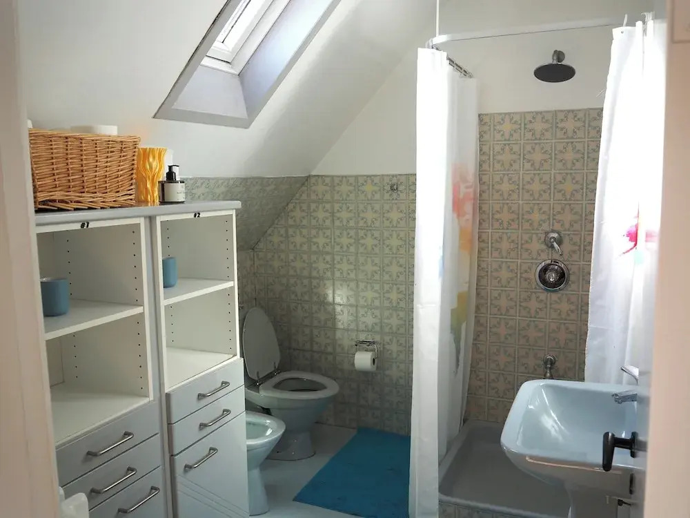 Lovely Town Apartment - Sleeps 5, Parking & Garden