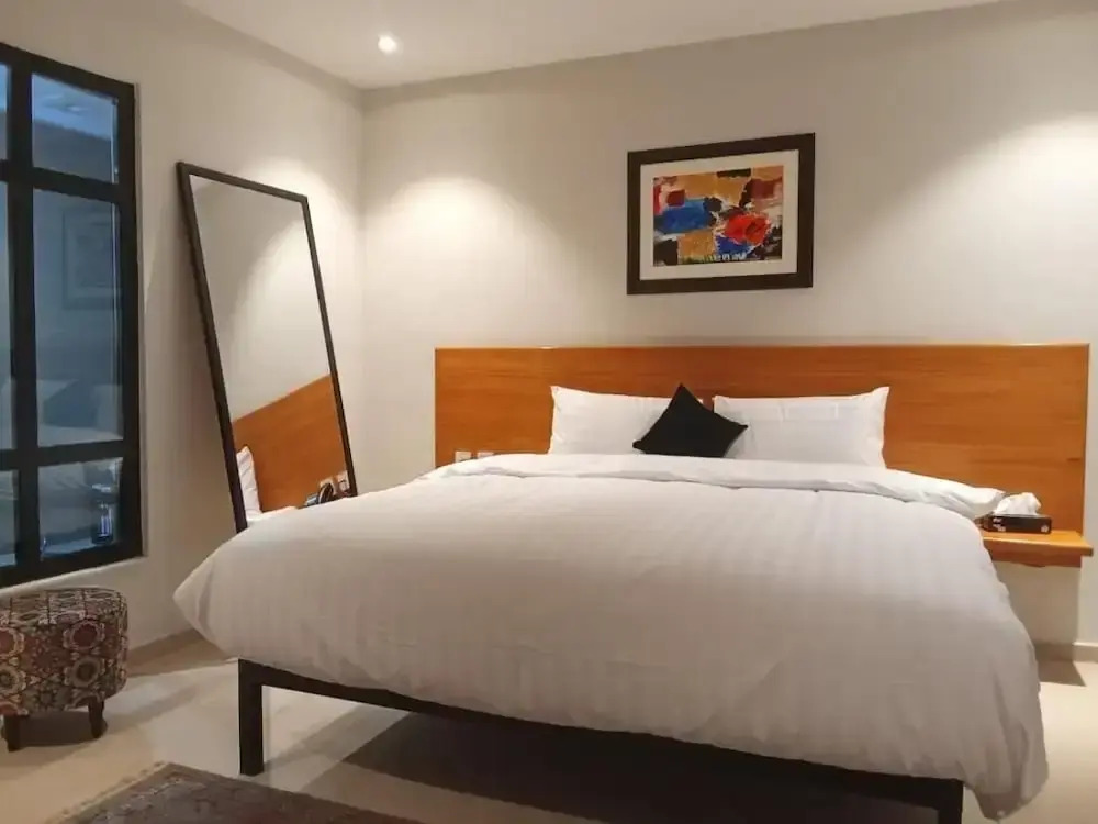 The Avenue Hotel