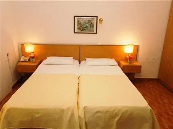 Hotel Adonis