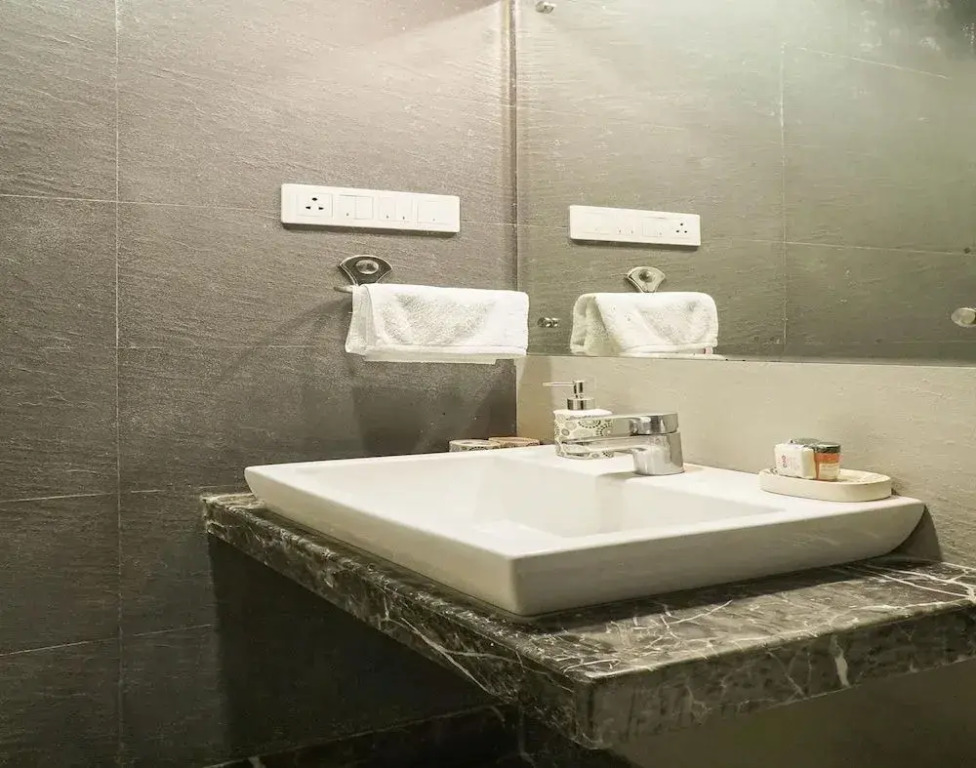 OYO 13467 Hotel FC 16 Suites