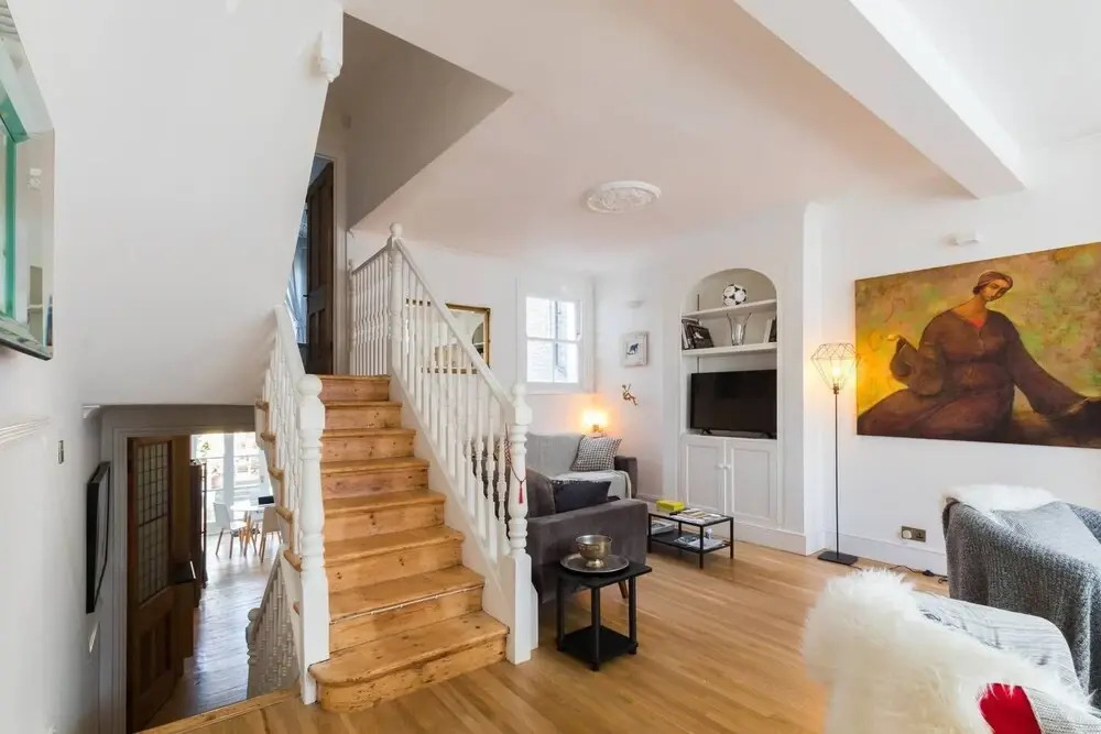 Fabulous 4-Bed House in Fulham with Garden!
