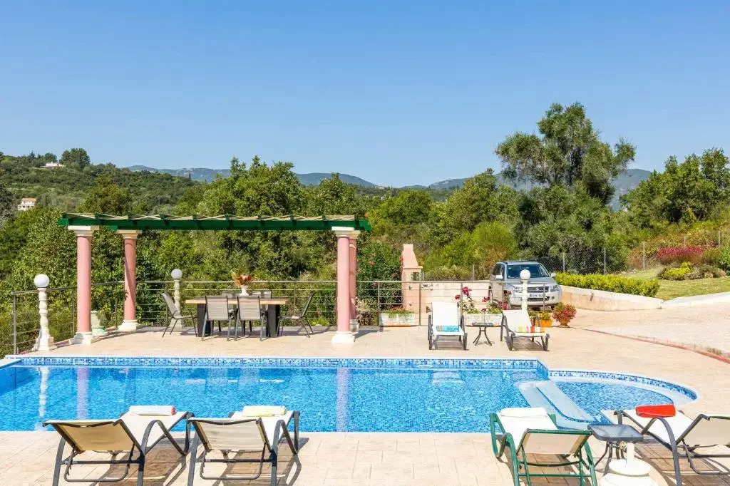 Villa Mirela Megali