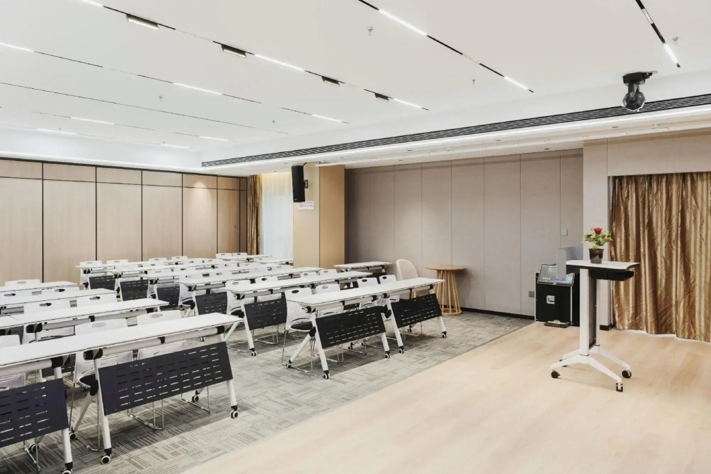 Super 8 Hotel Premier (Anyang High-speed Railway Yingbin Park)