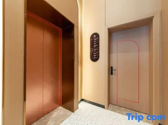 Yilong Yitang Hotel (Xianju Passenger Transport Center)