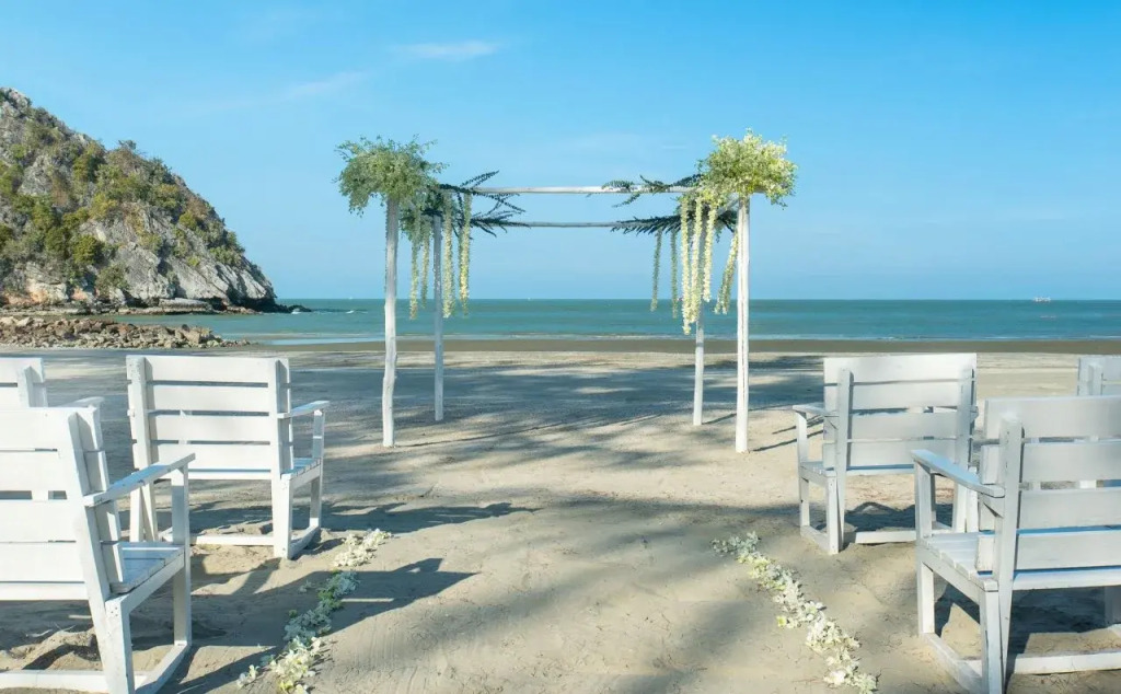 La Isla Pranburi Beach Resort