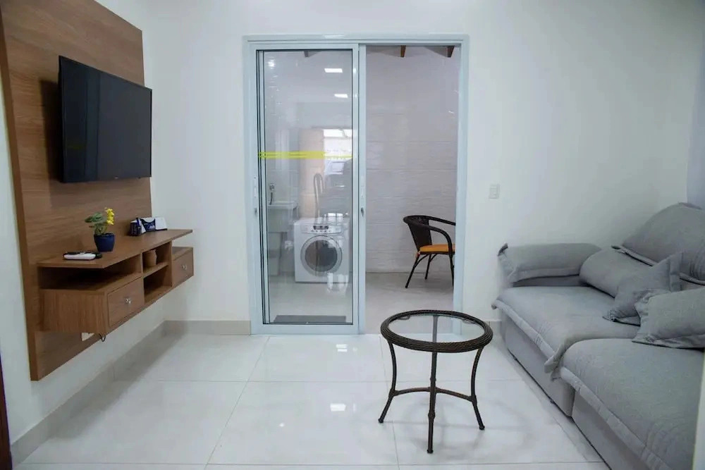 Casa com rea Gourmet a 350m da Praia de Maresias