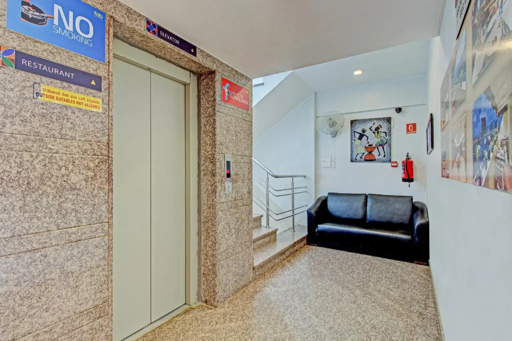 CAPITAL O75673 S K Suites