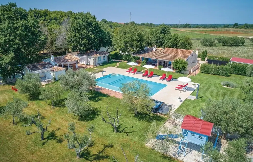 Amazing Home in Tar With Wifi and 4 Bedrooms