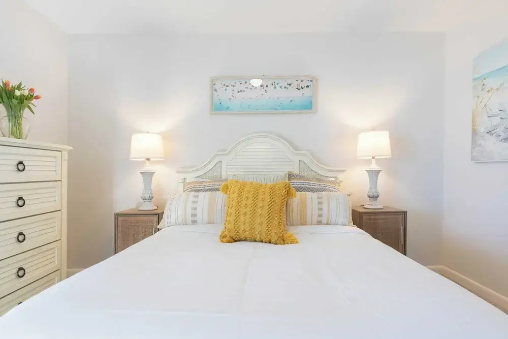 Gulf Front, Walk to Rosemary Beach, 5br, Gazebo Paradise on Park by Avantstay