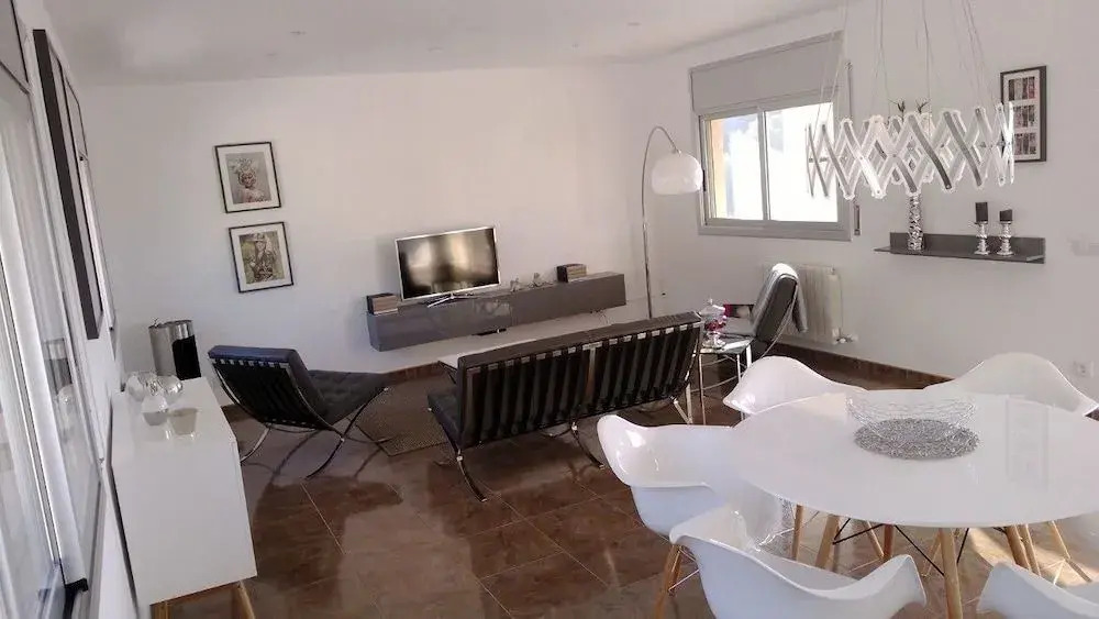 Villa Minimalista con encanto y piscina