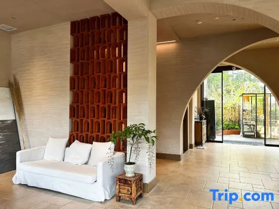 Shanyashan · Walnut Space Designer Aesthetic Homestay (Libo Xiaoqikong Dongmen Branch)