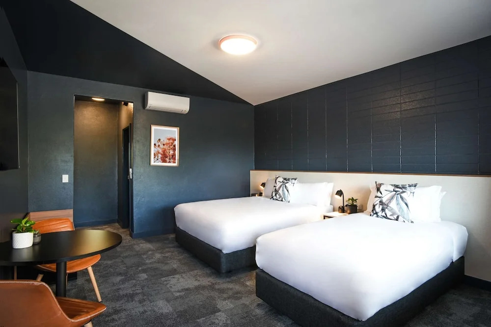 Parkside Motel
