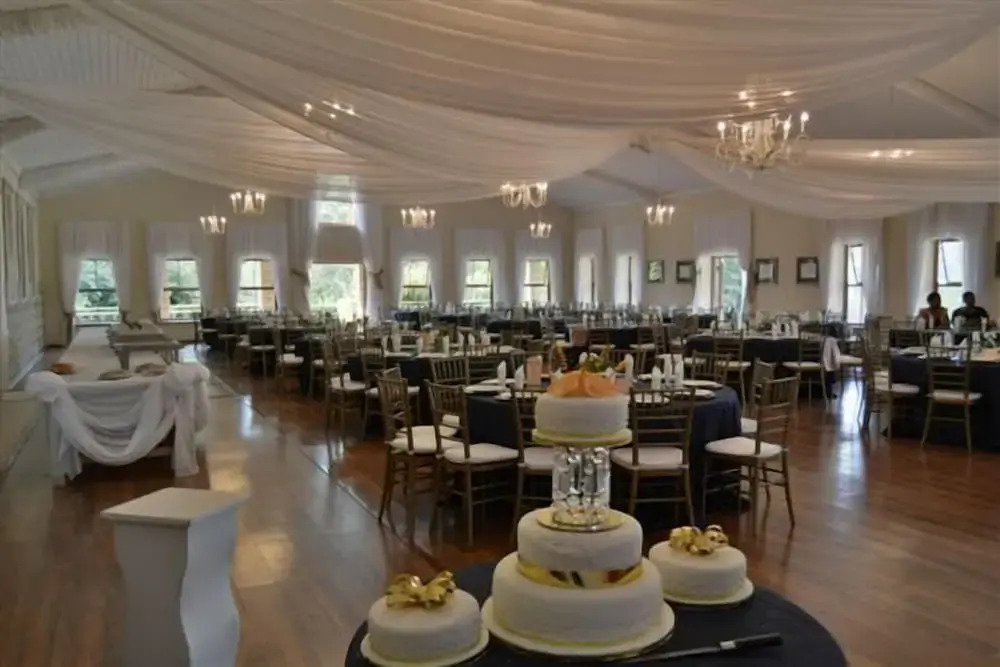 Halliwell Country Inn