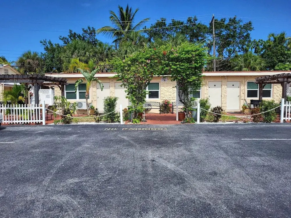 Barefoot mailman motel