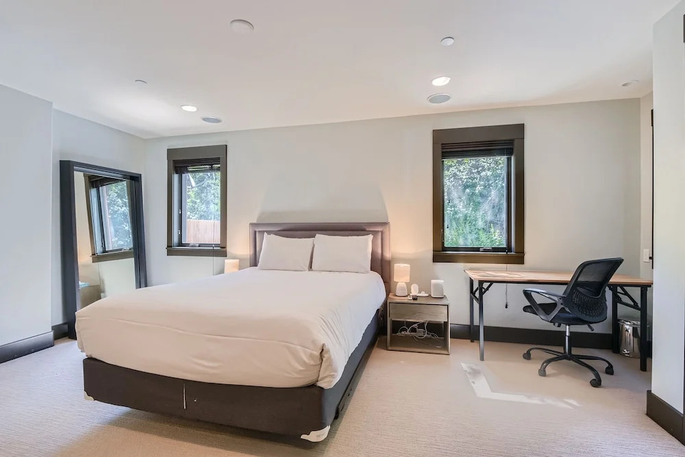 Elegant Mountain Getaway On Daly Ave 135 3 Bedroom Home by RedAwning