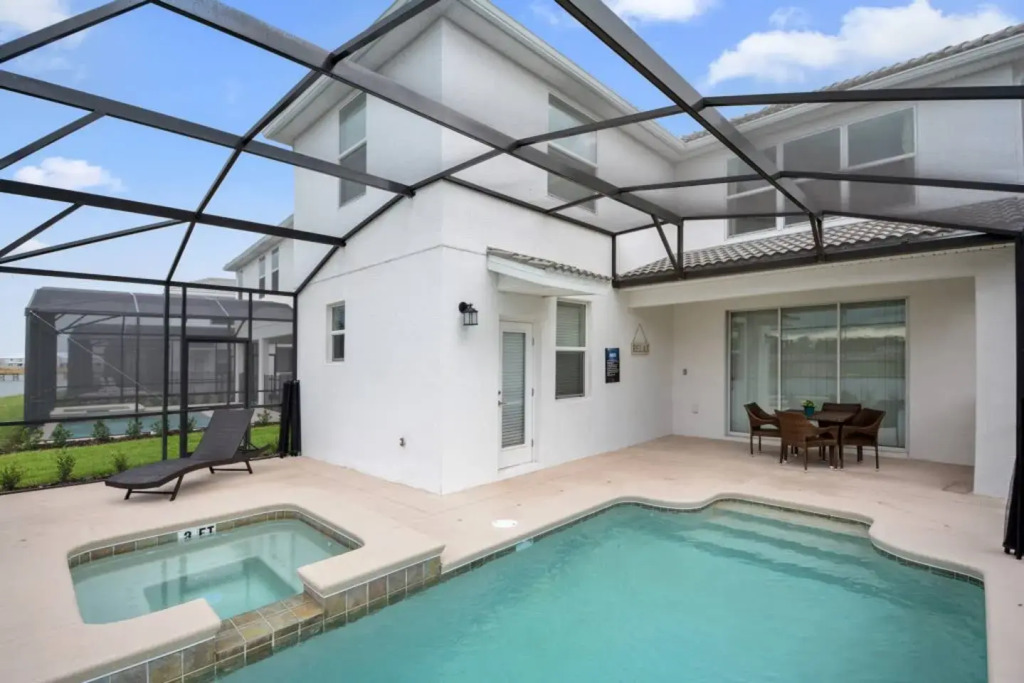 Spacious home with a great private pool near Disney