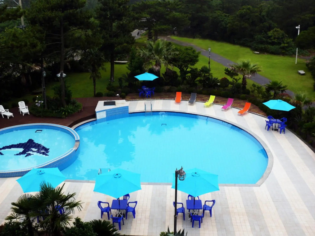 Whinstone Hotel & Resort