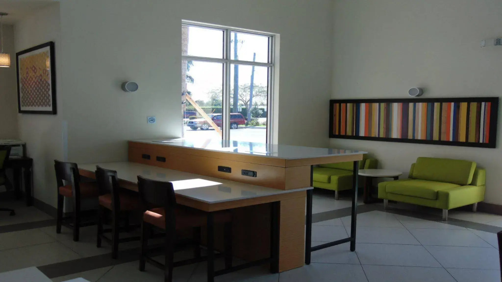 Holiday Inn Express & Suites Boynton Beach by IHG