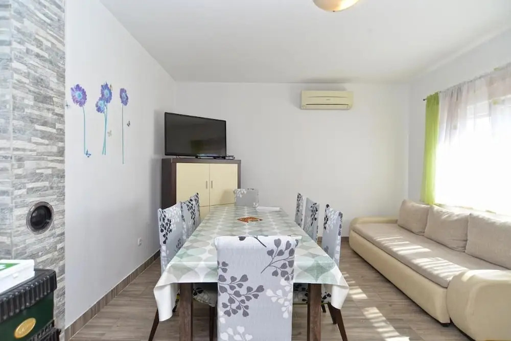 Spacious Flat With Pool Just 300m From the Beach