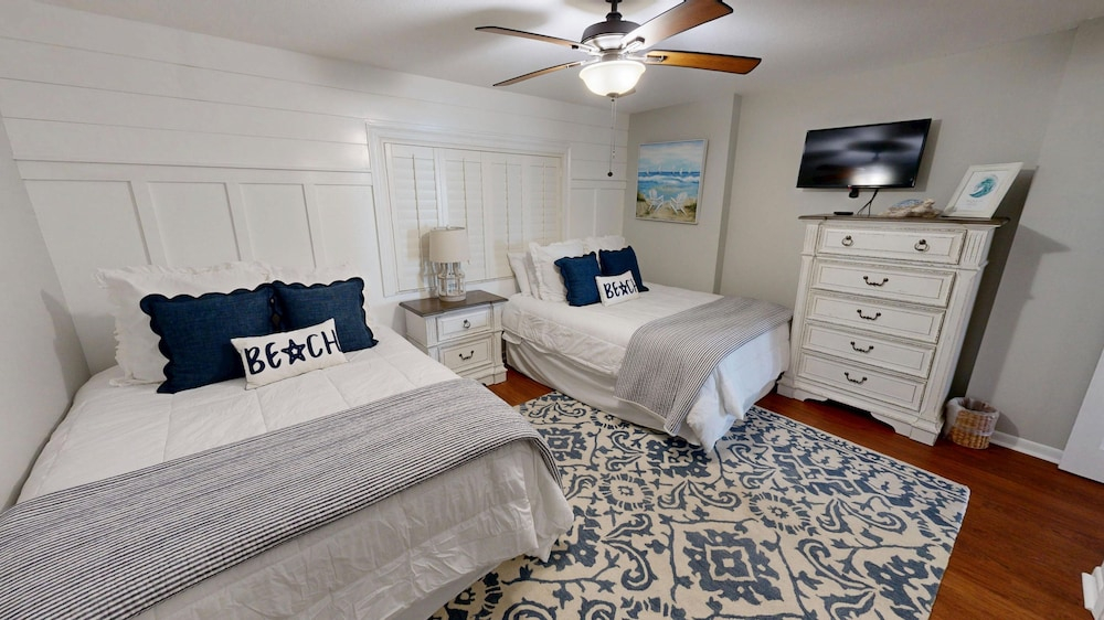 Shoreline Towers 1033 2 Bedroom Condo