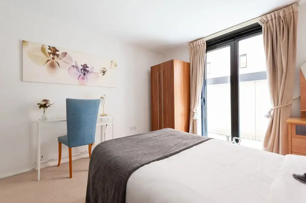 Platinum Apartment near Gloucester Road 9950