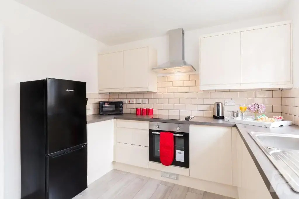 The Birmingham Estate Collective by Prime Stays - Contractor & Group Stays - Secure Parking