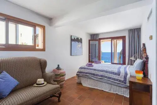 Sea Front Villa with Access Mallorca 8 Pers