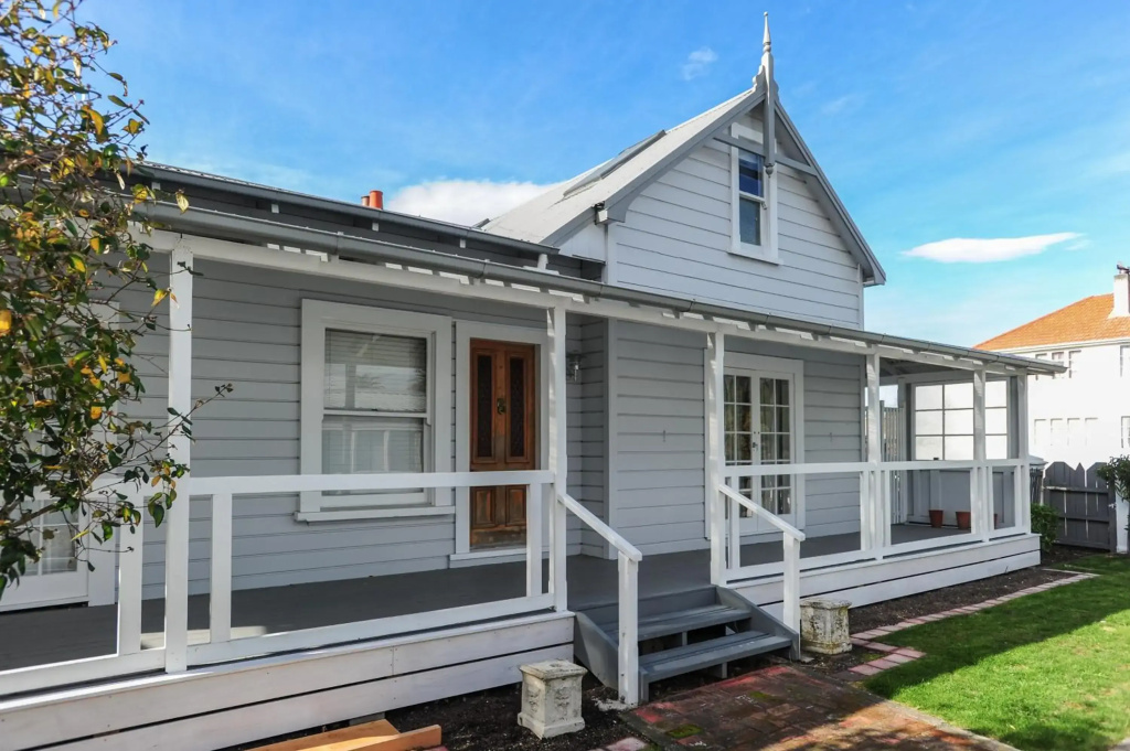 Puriri Downtown Villa - Napier Holiday Home