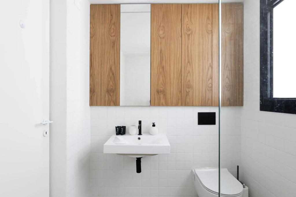 Fabulous Corner Market by TLV2RENT