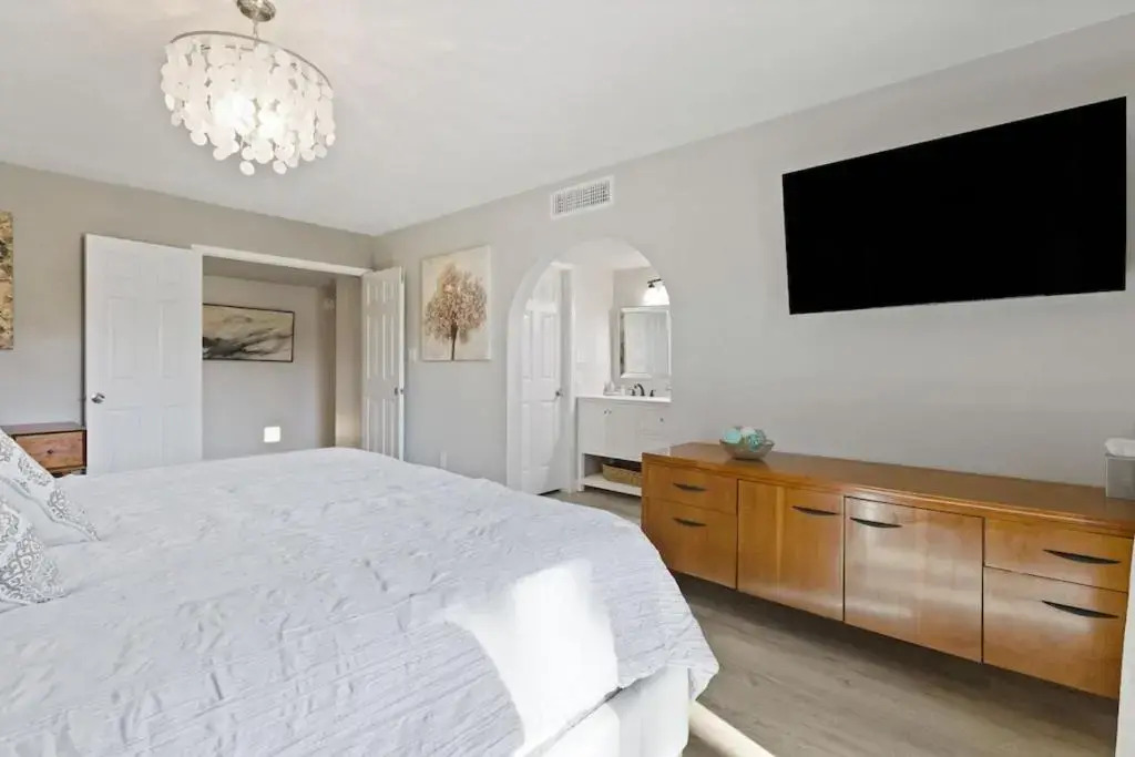Modern and Stylish Remodeled 4 Bdrm w/ HTD Pool!