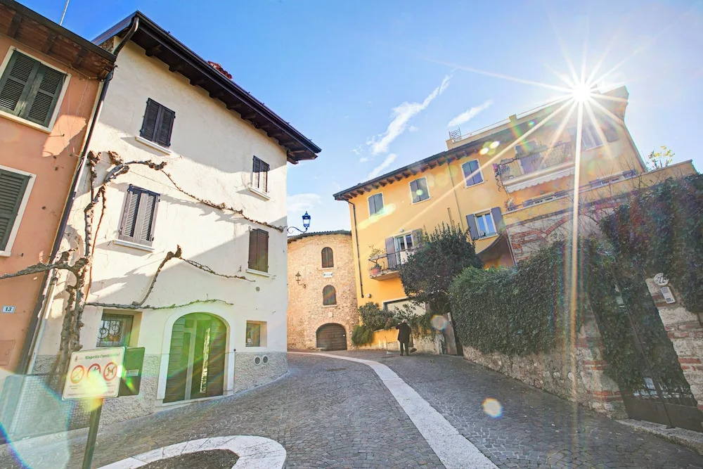 Lory-cosy Gardone Old Town&vittoriale