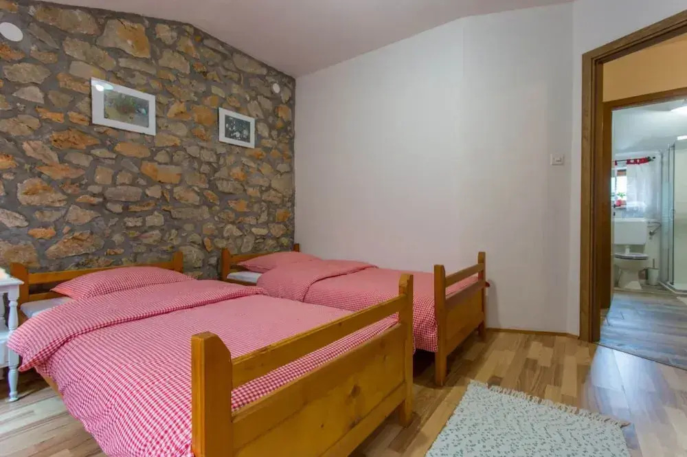 Peaceful Getaway in Polje with Garden