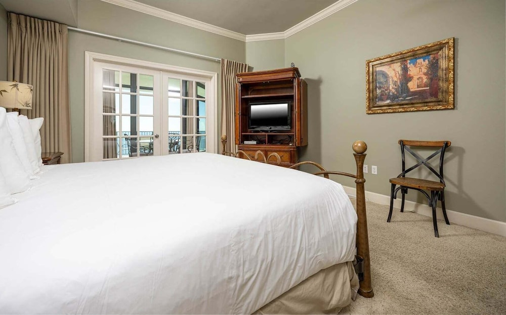 Phoenix West 1903 3 Bedroom Condo