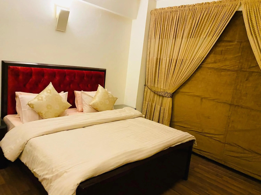 Royal Two Bed Room Luxury Apartment Gulberg