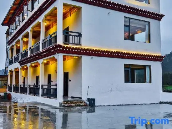 Jialabaili Peak Guesthouses