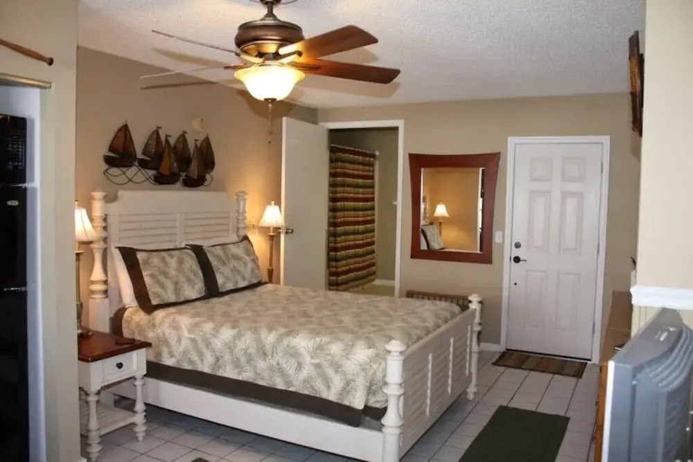 The Anna Maria Island Beach Paradise 10 - Studio condo by RedAwning