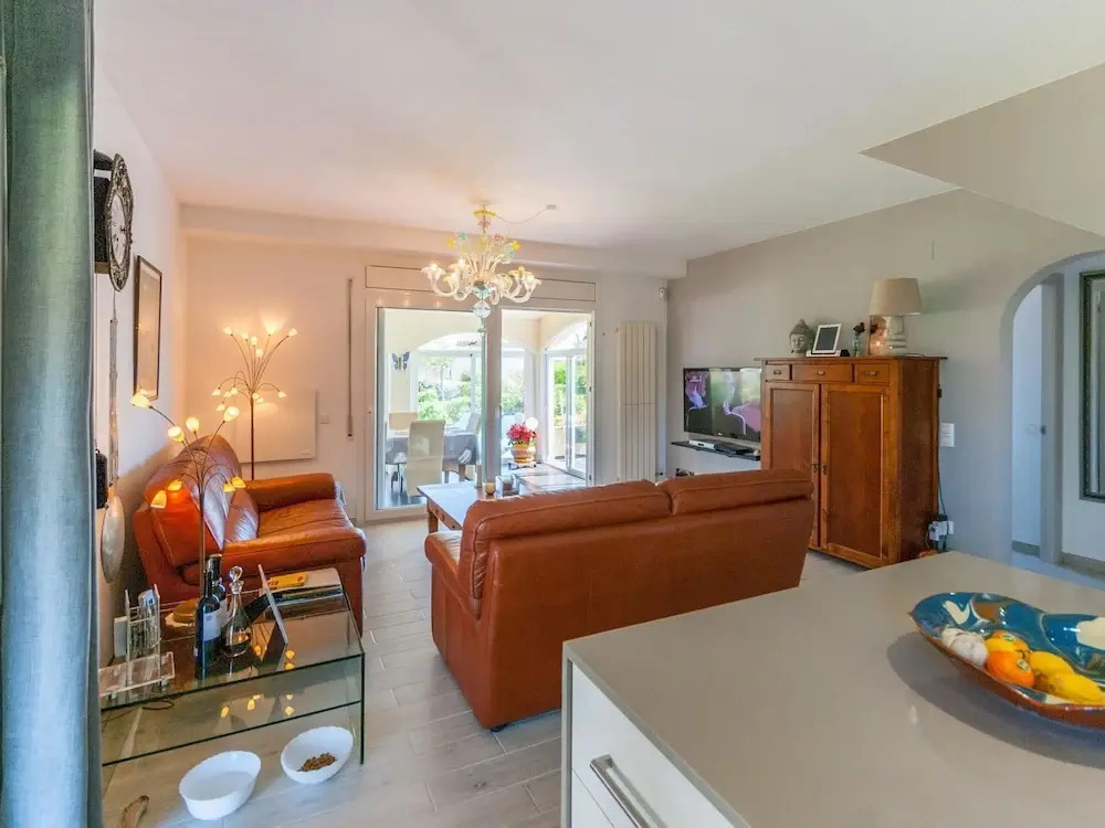 Fantastic Villa for 6 People With Communal Pool in Vilacolum