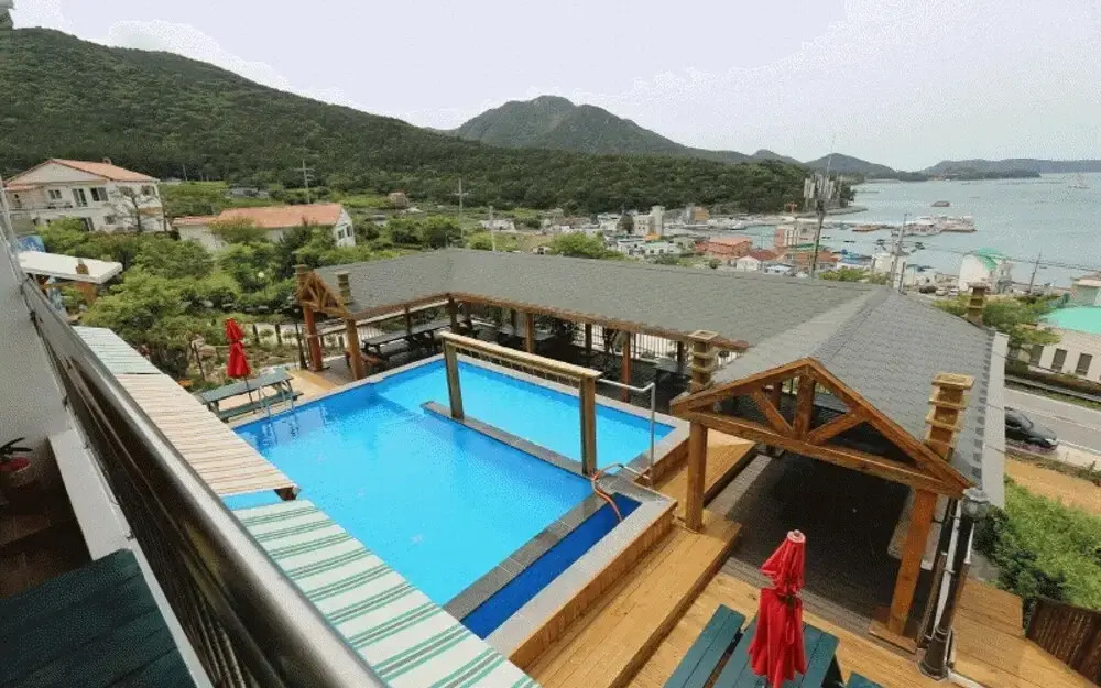Geojedo Badamaru Pension(거제도 바다마루펜션)