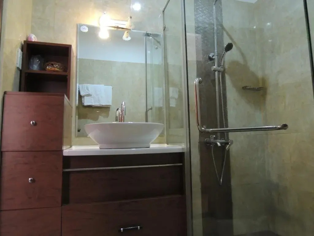 Louis Hotel - Bui Vien Walking Street