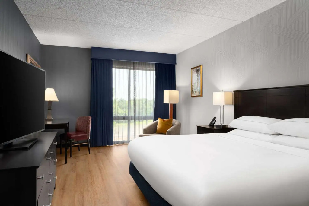 DoubleTree by Hilton Bradley International Airport
