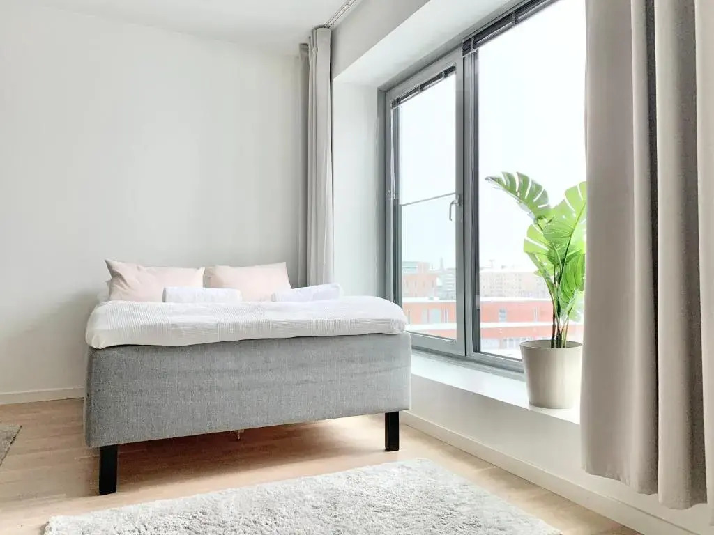 City Home Finland Big Luxury Suite - Spacious Suite with Own SAUNA, One Bedroom and Furnished Balcony next to Train Station
