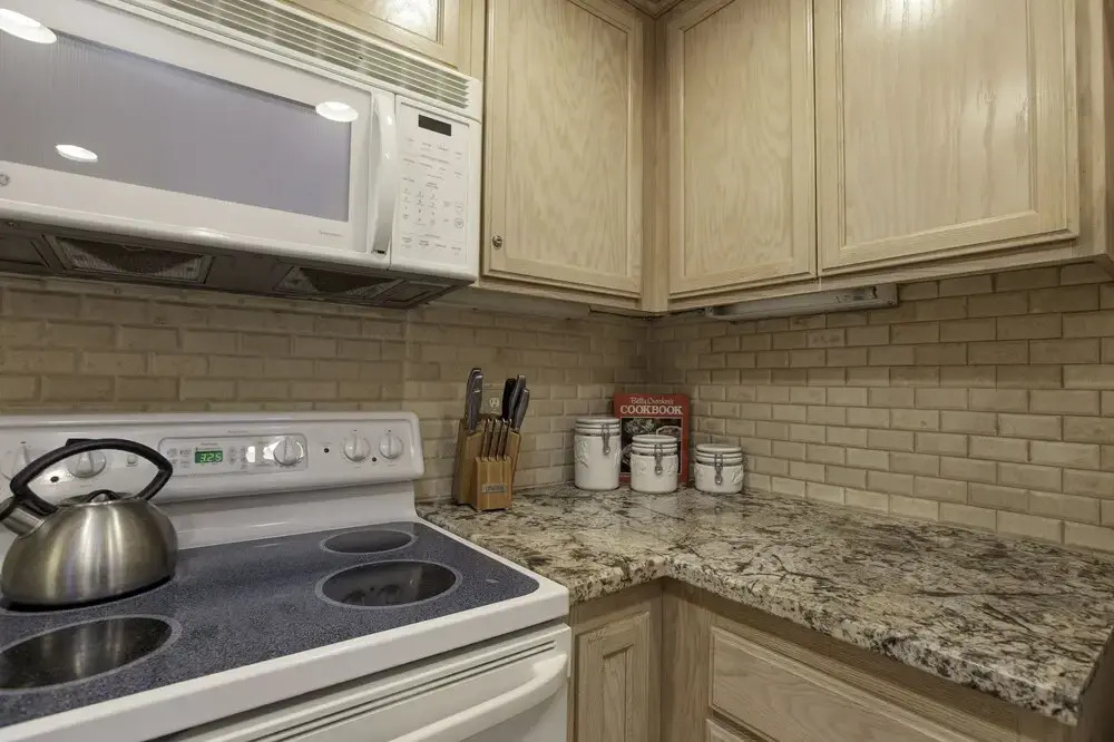307 Casa Bella 2 Bedroom Condo by Redawning