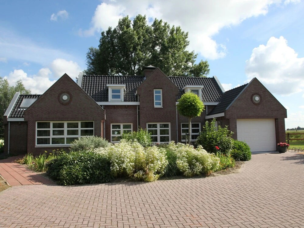 Luxurious, Detached Holiday Home Right by the Water