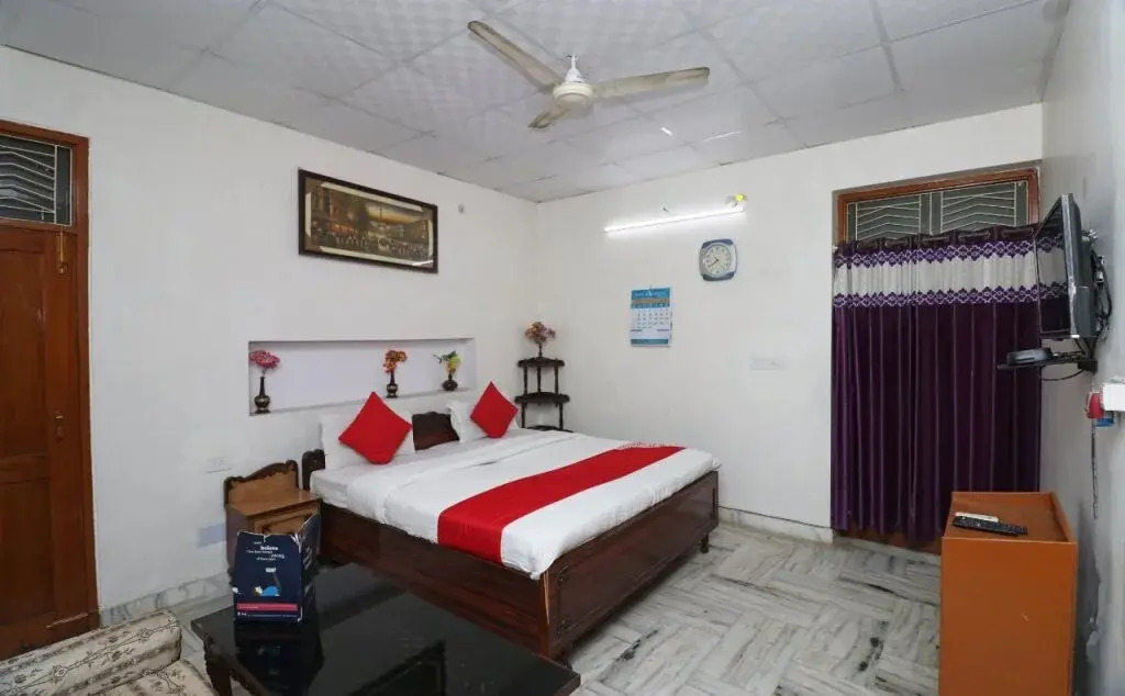 Travellers Homes By OYO Rooms