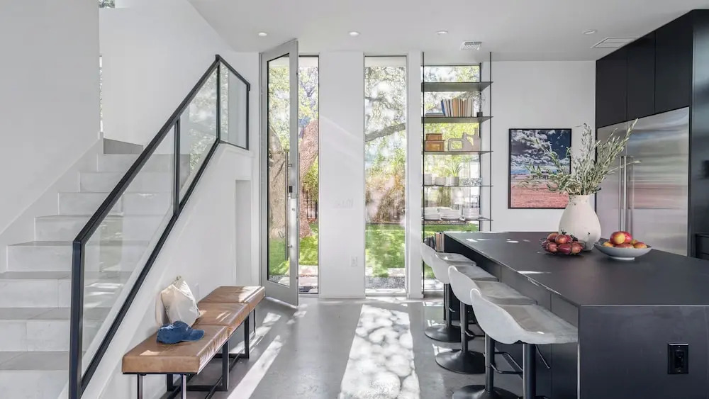 Luxe 11bdr w/ Putting Green, Game Room, Pool Bouldin Collective by Avantstay